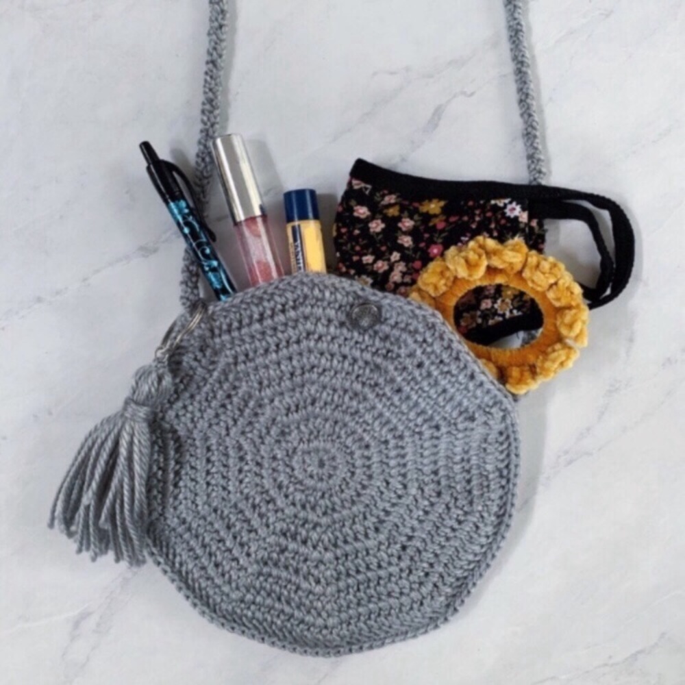 Cute Crocheted Small Silver Circle Crossbody Purse!✨ - Picture 2 of 8